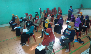 Mahasiswa STIKUN Latih Kader Pos Yandu Cegah Stunting Balita