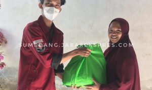 BEM UPI Kampus Sumedang Salurkan 100 Paket Sembako di Dua Desa