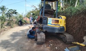Ema Ema Halau Orang Ganggu Perbaikan Jalan Cicabe-Cisempur