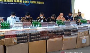 Jutaan Rokok Ilegal Dimusnakan di Bekasi