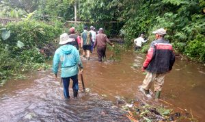 Musim Penghujan, Warga Desa Sindanggalih Bersihkan Lingkungan