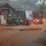 Cuaca Ekstrim, Jalan Pasir Ingkik Banjir Seperti Sungai
