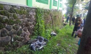 seorang pengendara motor mengalami kecelakaan tunggal di Blok Pasir Nangka Dusun Tangsi Desa Conggeang Kulon, Kamis 25/11. (Foto : Atep Bimo/Sumeks)