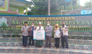 YBM PLN Jawa Barat Serahkan Bantuan CSR Kepada 6 Pesantren di Sumedang