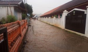 Banjir di Jalan Cibodas Conggeang, Rugikan Warga