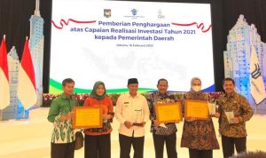 Ridwan Kamil Raih Penghargaan Investasi