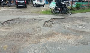 Tak Lama Setelah Diperbaiki, Ruas Jalan Sebelas April Kembali Berlubang
