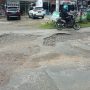 Tak Lama Setelah Diperbaiki, Ruas Jalan Sebelas April Kembali Berlubang