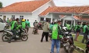 Ratusan Ojol Geruduk Customer Kasar di Cirebon