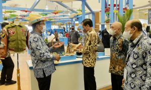 Presiden Jokowi Pesan Produk UMKM Jawa Barat Untuk Suvenir Delegasi G20, Produk yang Dipesan Radio Kayu dan Jam Tangan Kayu