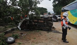 Kecelakaan di Jalan Raya Bandung-Garut, Pick Up Tabrak Pembatas Jalan, Satu Meninggal Dunia