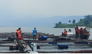 Puluhan KK Terancam Kehilangan Rumah, KJA Petani Lokal Dibongkar