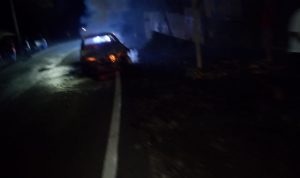 Alami Konslet, Mobil BMW Terbakar, Tiga Penumpang Berhasil Selamat