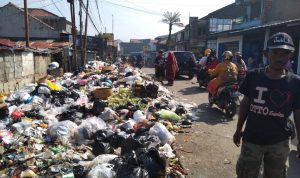 Persoalan Sampah Parakanmuncang Belum Ada Solusi, Ganggu Pengunjung Pasar
