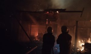 Alami Arus Pendek, Sebuah Rumah Terbakar