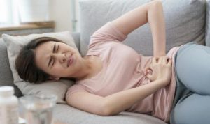 7 Tips Mengatasi Sakit Perut ketika Haid