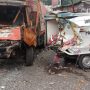 Kecelakaan Fuso Hantam Mobil Box dan Motor Karena Rem Blong