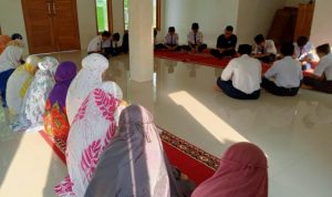 Ratusan Siswa SMP Bina Harapan Do'akan Eril