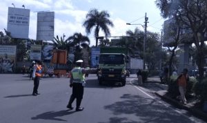 Truk Batu Bara Tak Boleh Lintasi Cireki, Jalan Sumedang-Cirebon Amblas, Perbaikan Hingga Akhir Oktober