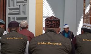 Jamaah Masjid Al Kamil Laksanakan Sholat Gaib