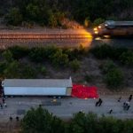 Kronologi Penemuan 46 Mayat Didalam Mobil Truk Kontainer Texas