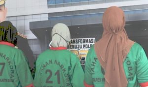 Trik Bandar Selundupkan Narkoba ke Jakarta, Ibu-ibu Dijadikan Kurir Antar Paket Sabz Berjenis Bungkus Kado