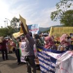Ribuan Nakes Mengaku 'di-PHP-in', Lakukan Aksi Unjuk Rasa di DPRD Sumedang