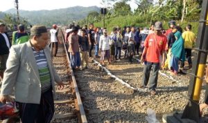 Siswi SMP 8 Bandar Lampung Meninggal Dunia Tertabrak Kereta Api, Diduga Tersandung Rel Saat Berupaya Menghindar