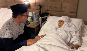 Ridwan Kamil Jenguk Jemaah Haji Jabar yang Sakit Stroke