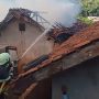 Dua Rumah Terbakar, Kerugian Capai Rp 100 Juta
