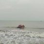Mengharukan, Seorang Anak Terseret Ombak di Pantai Mekarsari Indramayu
