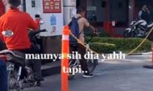 Vidio Viral Petugas SPBU ‘Isi Bensin’ Sepeda Diduga Anak Difabel, Netizen Malah Bicarakan Bapak yang Memakai Baju Merah