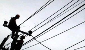 Dua Pekerja Perbaikan Kabel PLN Tersengat Listrik