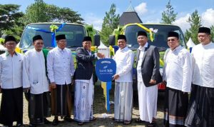 Dukung Pengelolaan Sampah, bank bjb Serahkan CSR untuk Pemda Kabupaten Sumedang