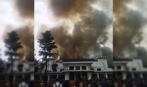 BREAKING NEWS: Balai Kota Bandung Kebakaran, Asap Mengepul ke Langit