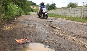 Tol Cisumdawu Rampung, Jalan Kabupaten Sumedang Rusak Berat