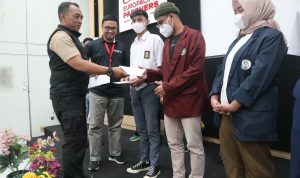 CCEP Indonesia Salurkan Bantuan Pendidikan untuk Siswa Berprestasi Sekitar Pabrik Sumedang