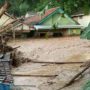 Banjir Terjang Cimanggung dan Jatinangor Rendam Puluhan Rumah, Tiga Ambruk