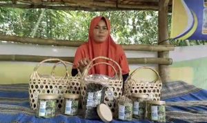 Dapat Pelatihan dan Modal dari BRI, Wanita Ini Sukses Bangun Usaha Kerupuk Daun Bambu