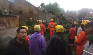 Angin Puting Beliung Sapu Rumah Warga di Cimanggung Sumedang