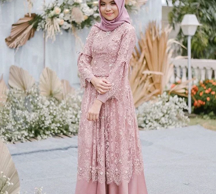 Brokat Pink Cocok dengan Jilbab Warna Apa