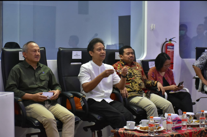 Menteri Kesehatan RI Budi Gunadi Sadikin di Command Center Sumedang, PPS, Jumat (10/2).