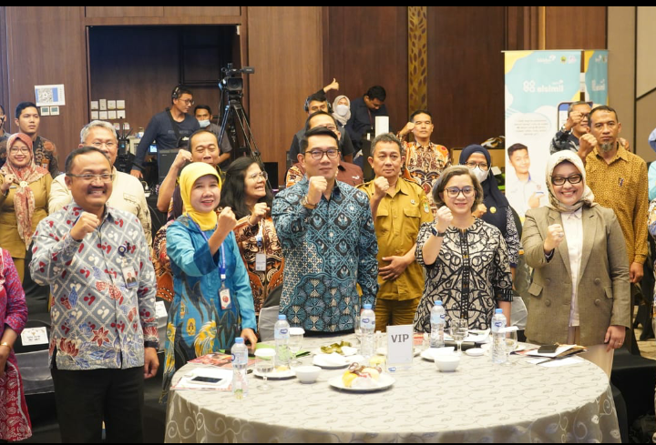 Gubernur Jawa Barat Ridwan Kamil mengapresiasi teknik pelaporan data stunting yang ada di Kabupaten Sumedang