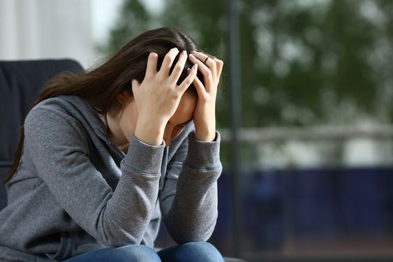 Anxiety Disorder : Pengertian, Gejala, Dan Cara Mengatasinya, Takut Bertemu Dengan Orang Mungkin Anda Mengidap Anxiety Disorder!