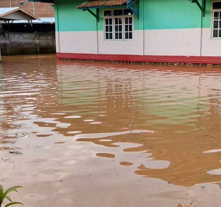 Desa Cihanjuang Langganan Banjir