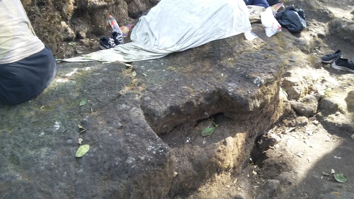 Mengenal Batu Kasur, Tempat Tidur Prabu Siliwangi di Puncak Gunung Tampomas.