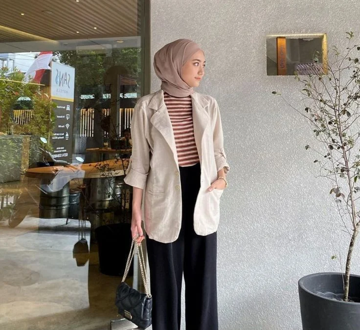 Inspirasi Style Kantor untuk Wanita Hijab