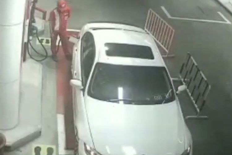 Mobil BMW Putih yang Diduga Milik Mario Dandy Kabur, Setelah Isi Bensin Rp 602 Ribu