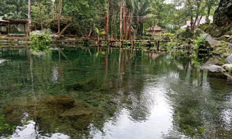 Telaga Nilam ini berada di Desa Kaduela, Kecamatan Pasawahan, Jawa Barat.