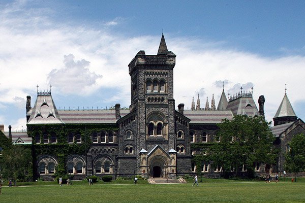 Mengenal University Of Toronto Kampus Terima Anindya Zahra